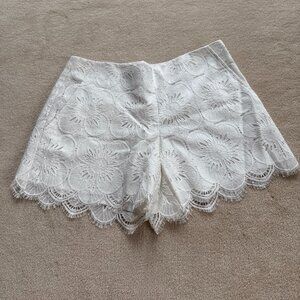 Like new Trina Turk white shorts size 6 excellent conditiom